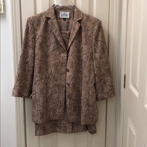 Women’s skirt suit